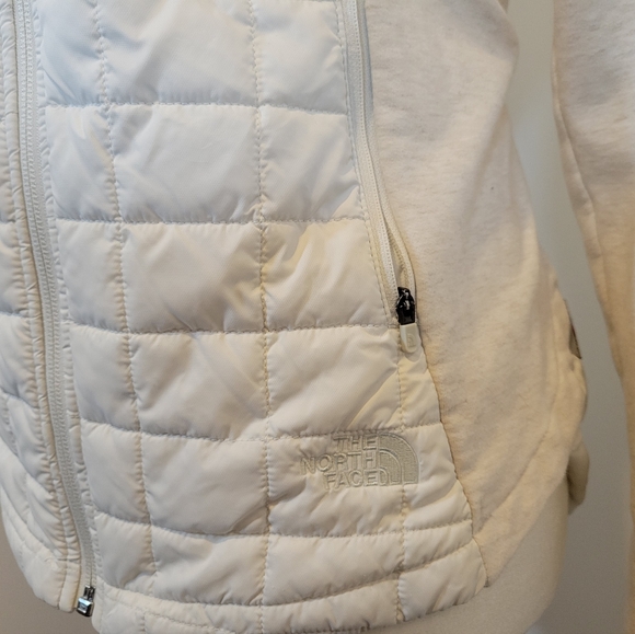 The North Face Lightweight Jacket - Picture 3 of 10